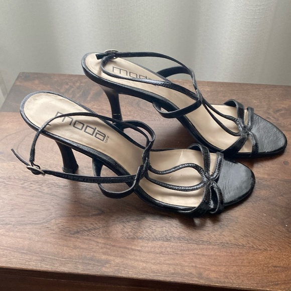 Moda Black Strappy Heels - Picture 4 of 7